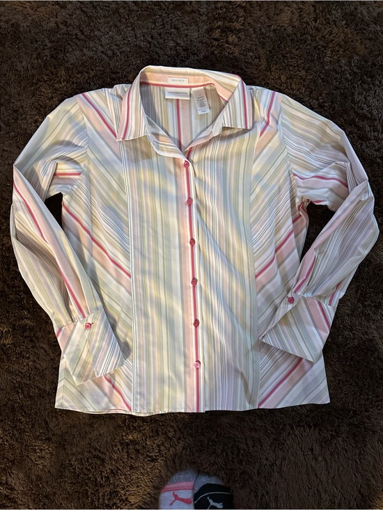 Liz Claiborne Tops - 100% cotton Liz Claiborne Button m-Up